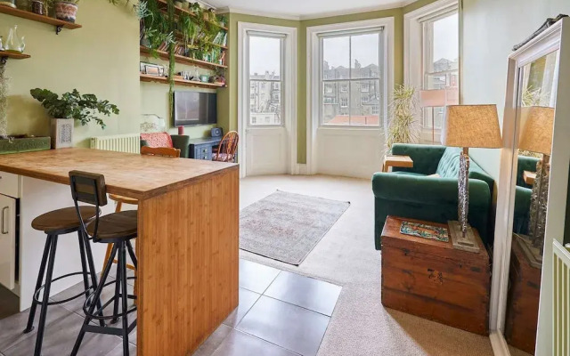 Host Stay Mermaid Hove