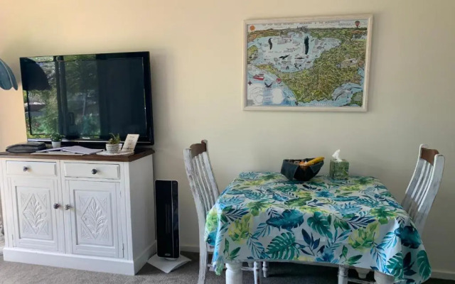 Turquoise Waters B &B -Private Guest suite with massage chair
