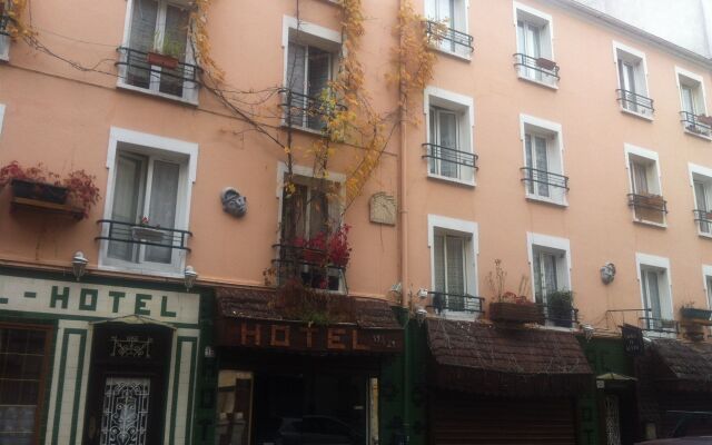 Отель Hipotel Paris Montmartre вид на фасад