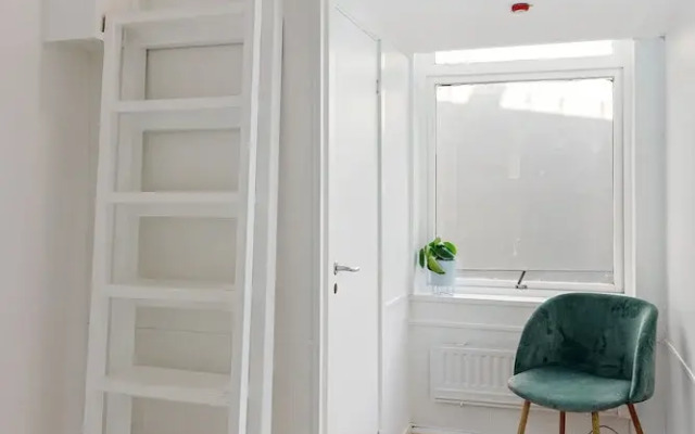 T13 Small Room
