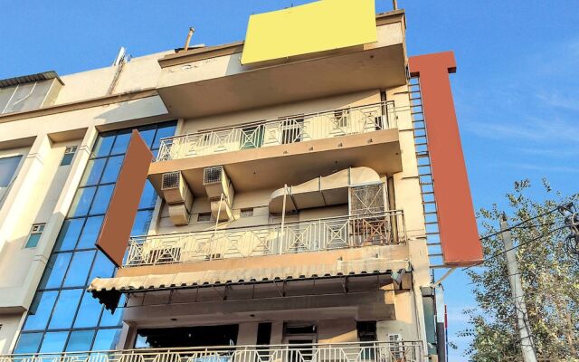 OYO 9761 Hotel Clark Heights вид на фасад