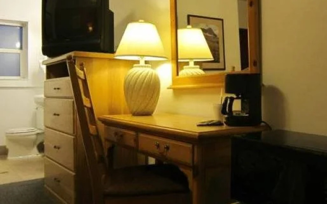 Mac's Motel