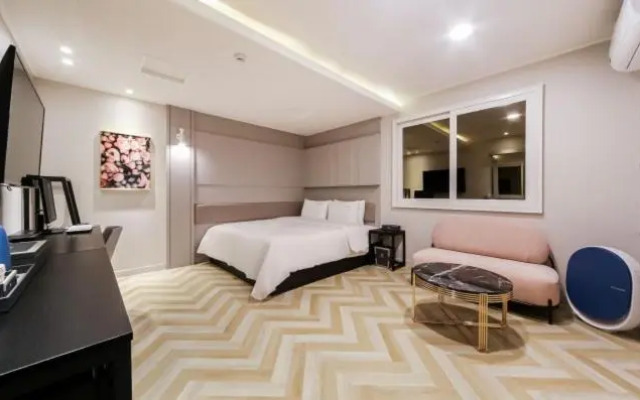 Hotel French Code