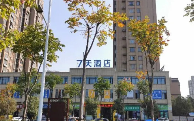 7 Days Hotel