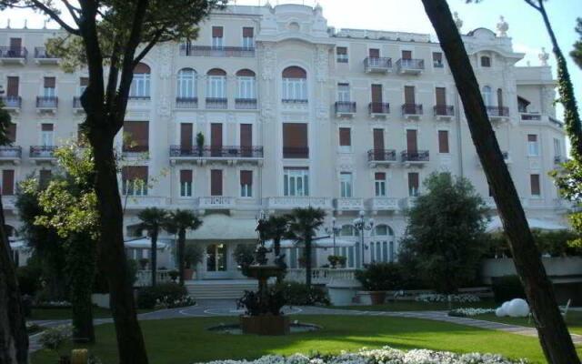 Отель Residenza Parco Fellini вид на фасад