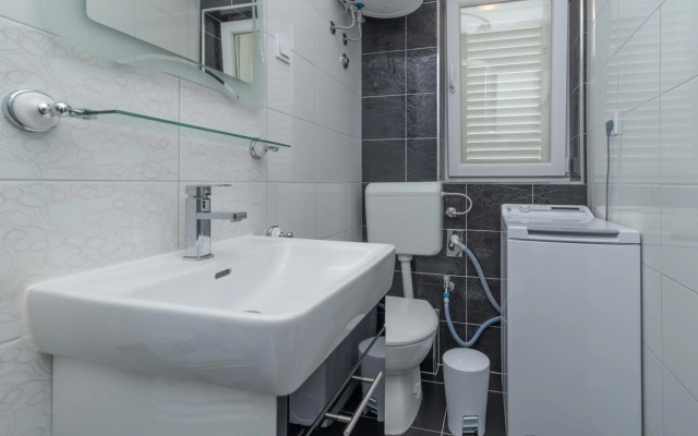 New 4* apartment "Orto" in the center of Trogir