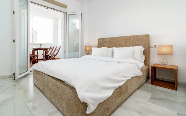 PR45- Beach front apartment Puerto Banus
