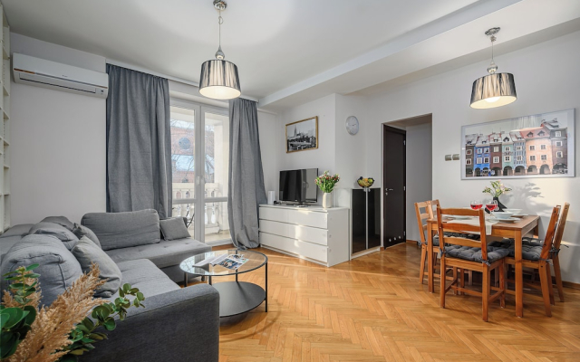 Lumina airy apartment with balcony