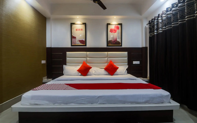 OYO 23403 Hotel Rashmi