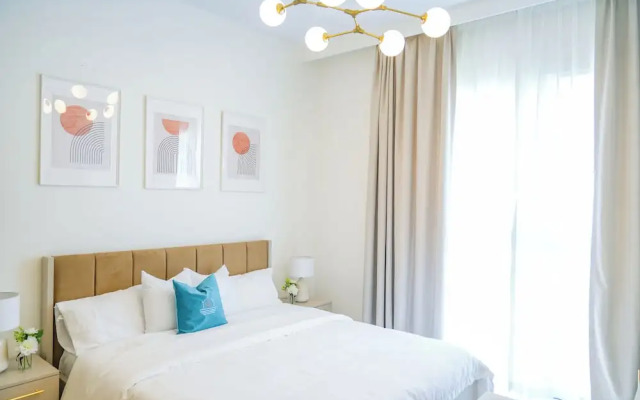 Yogi - Elegant Apartment With Balcony Amidst Vibrant Area