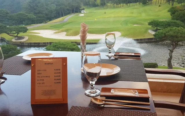 Crystal Valley CC Golden Village