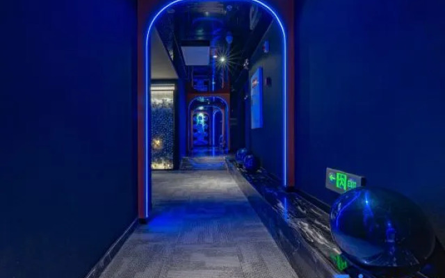 VKing High-altitude River View Hotel (Chongqing Jiefangbei Hongyadong Branch)