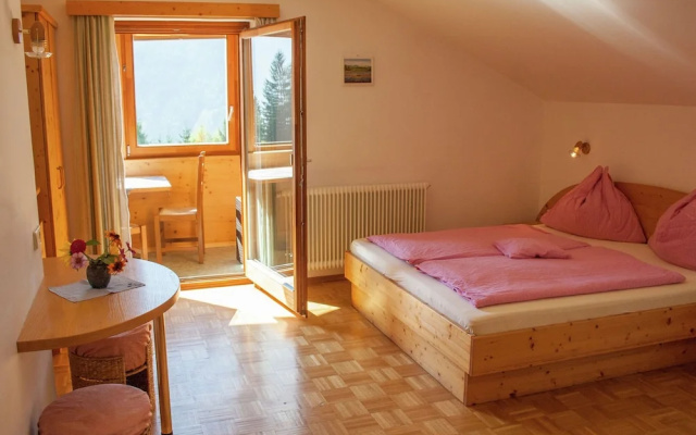 Beautiful Family Apartment With Swimming Pool, Conservatory and Balcony