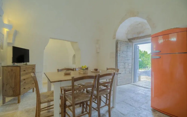 Trullo Grotta Cisternino by Typney