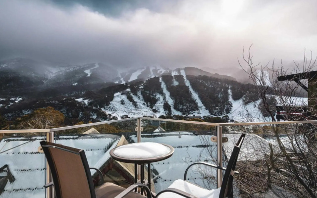 Lantern 1 Bedroom Balcony with mountain and village views