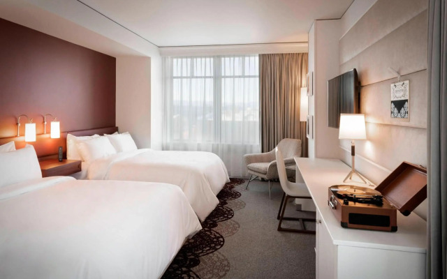 The Elizabeth Hotel, Autograph Collection