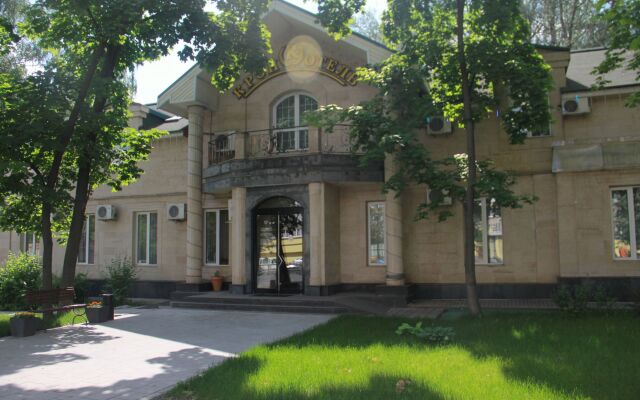 Крон Отель Москва вид на фасад