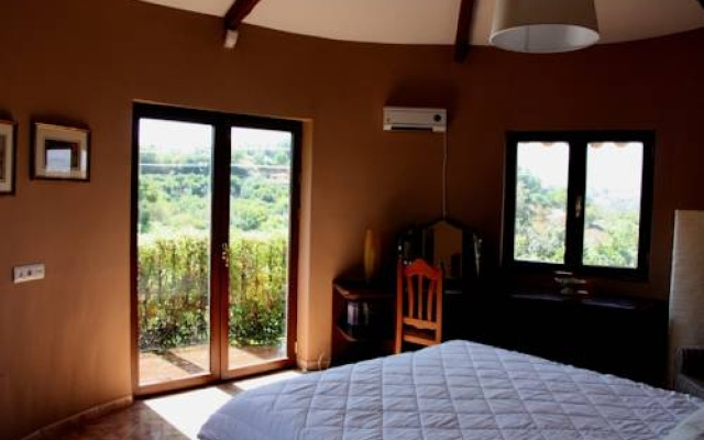 El Roble Holidays
