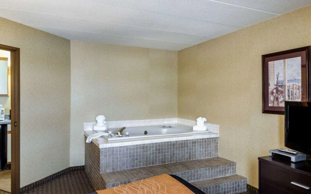 Holiday Inn Express Fall River North by IHG