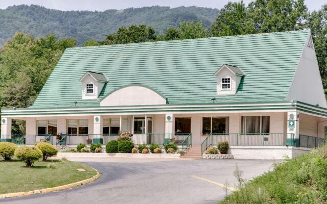 Отель Days Inn by Wyndham Asheville West вид на фасад