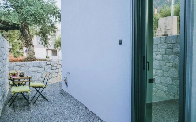 ChriLenia Apartments2