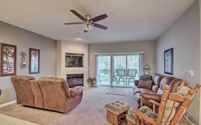 Lake-view Patio, Pool Table! Camdenton Family Unit