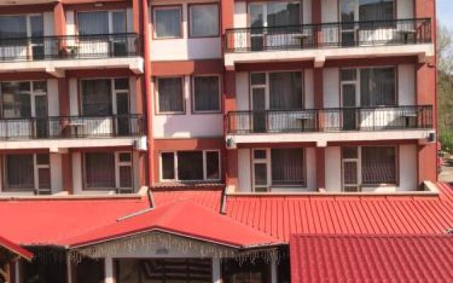 Отель Family Hotel Yola Болгария, Чепеларе - отзывы, цены и фото номеров - забронировать отель Family Hotel Yola онлайн вид на фасад