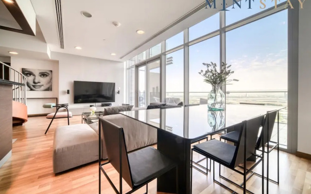 Prime Difc Duplex With Iconic Skyline Views