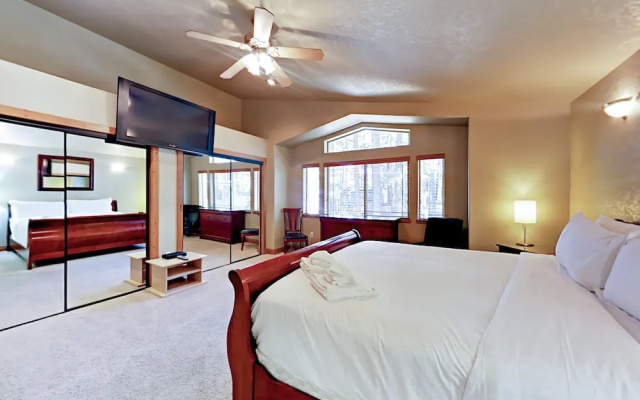 2275 Eloise Condo by RedAwning