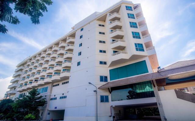 Отель Sea Breeze Jomtien Resort вид на фасад