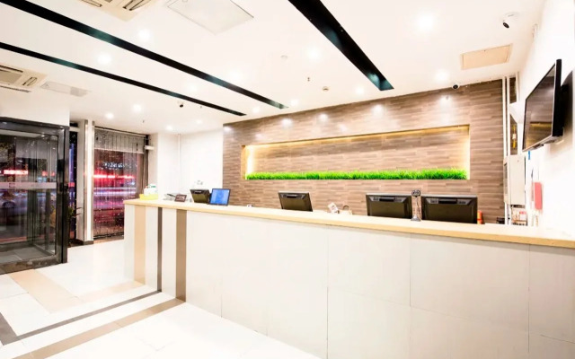 Ease Hotel (Shenyang Middle Street Pedestrian Street)