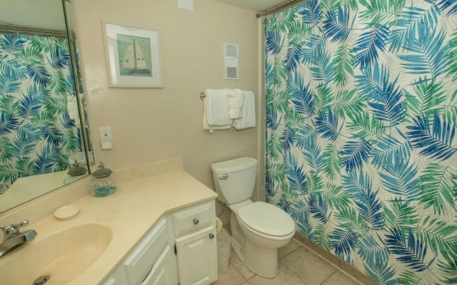 Inlet Reef 603 2 Bedroom Condo by RedAwning