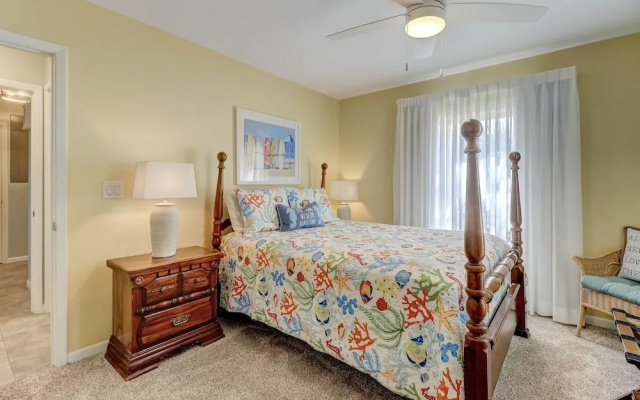 Dog Friendly Oceanfront Beach House by RedAwning