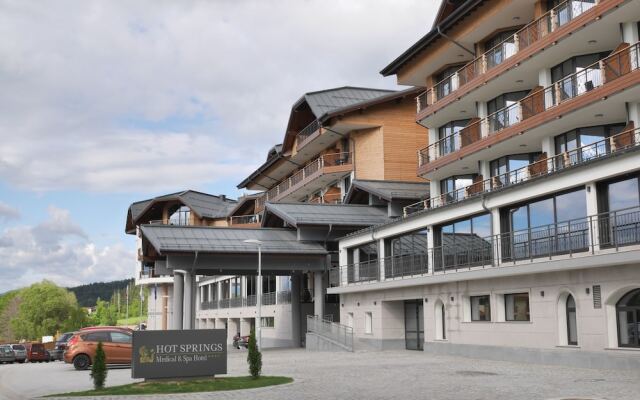 Hot Springs Medical and Spa Hotel вид на фасад