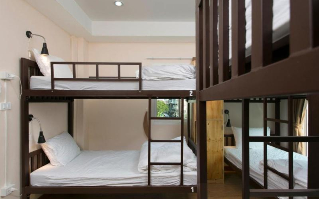 Small Space Cafe & Hostel by ZUZU