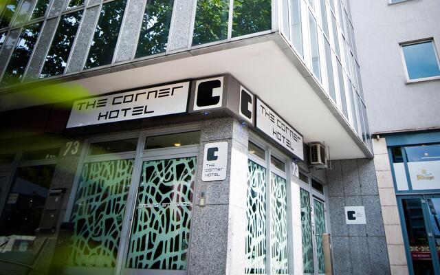 Отель The Corner вид на фасад