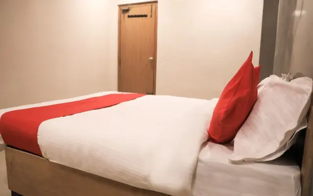 OYO 15752 KBR Residency