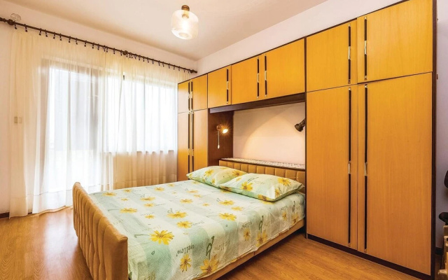 Stunning Apartment in Malinska With 3 Bedrooms and Wifi