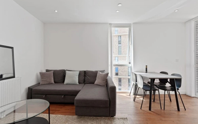 Stunning 1-bed apt W/roof Terrace in Canning Town