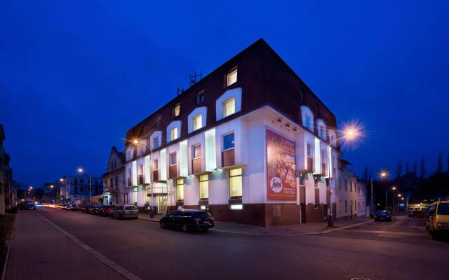 Hotel Henrietta вид на фасад