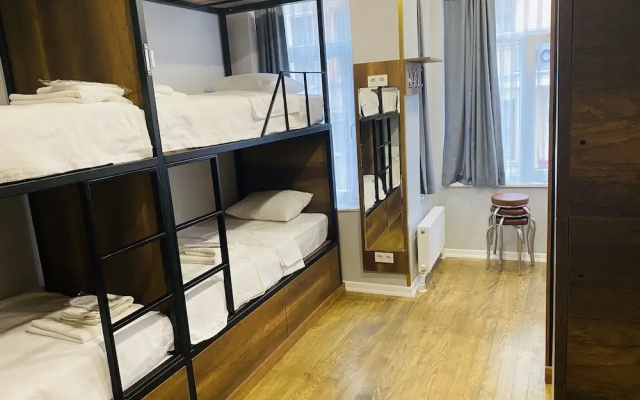 Moonlight Hotel And Hostel