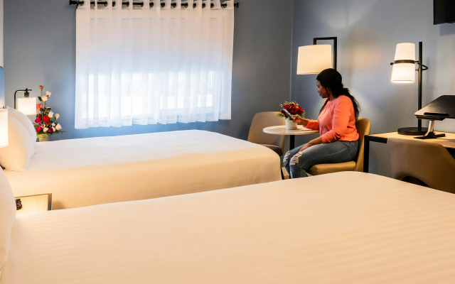 SKKY Hotel