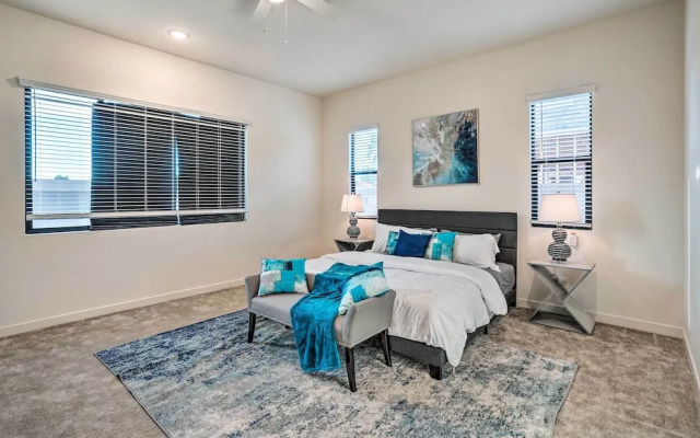 Modern Glendale Getaway ~ 3 Mi To Stadium!