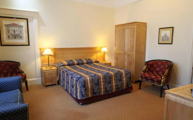 Lancaster Hotel