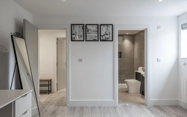 Remarkable 2-bed Apartment in Camberley