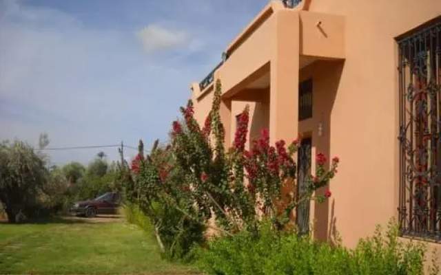 Atlas face house