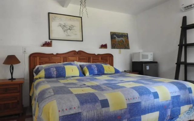 Habitación independiente a pie del lago con AC