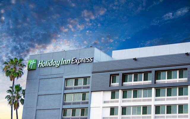 Отель Holiday Inn Express VAN NUYS США, Лос-Анджелес - отзывы, цены и фото номеров - забронировать отель Holiday Inn Express VAN NUYS онлайн вид на фасад