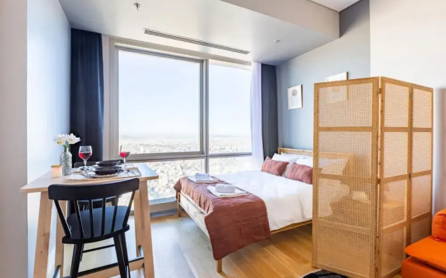 Studio Flat with Panoramic City View in Atasehir