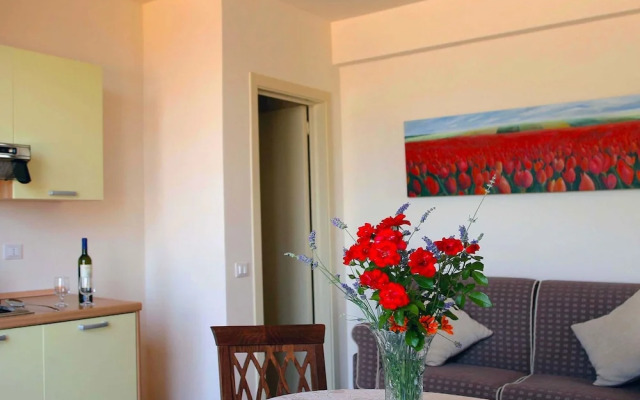 Flat in Piticchio With Scenic Views & Pool
